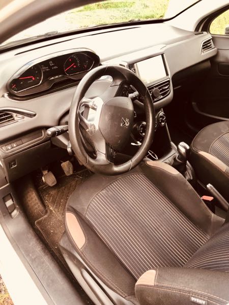 Peugeot 208 1.4 HDI FAP 68 ALLURE 5P