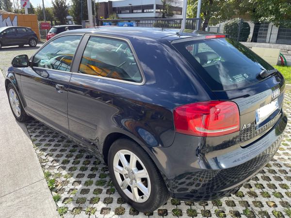 Audi A3 III BERLINE 1.6 TDI DPF 105 AMBIENTE
