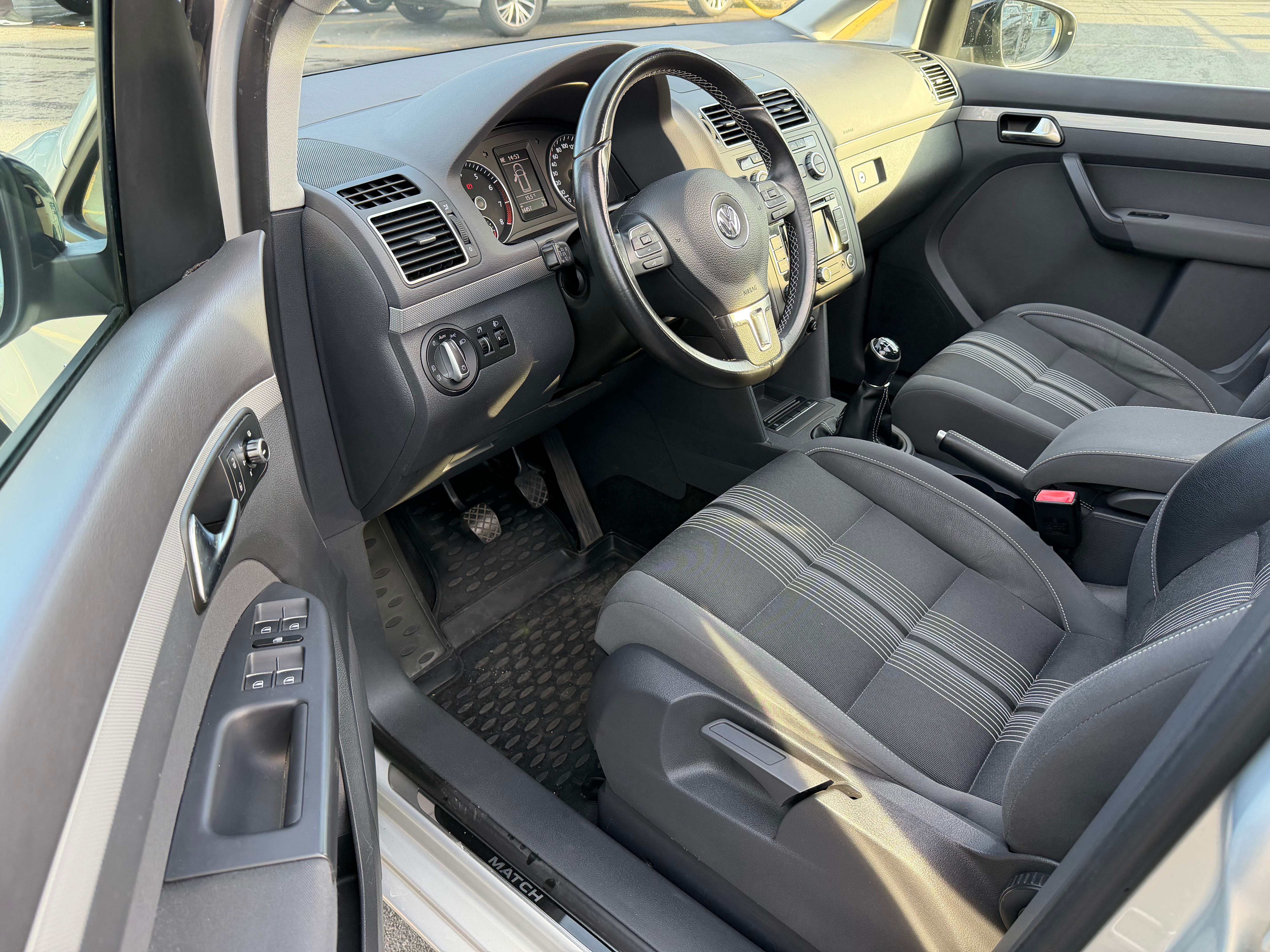 Volkswagen Touran 1.4TSI*MATCH*7PL*NAVI*PANO*BT*Garantie 12M*