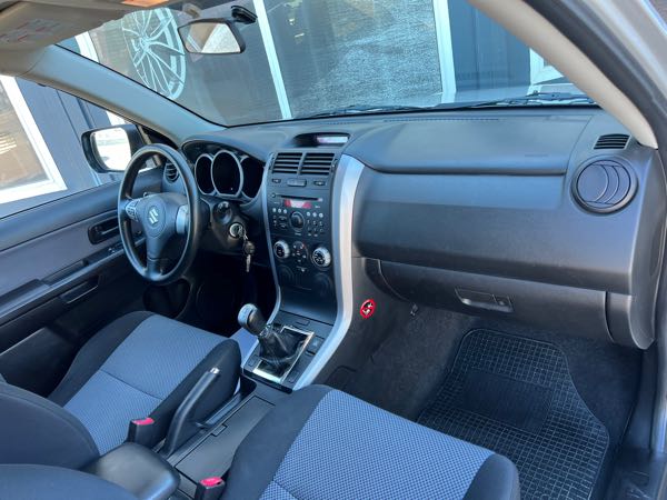 Suzuki Grand Vitara II 1.6 VVT 106 PACK 3P