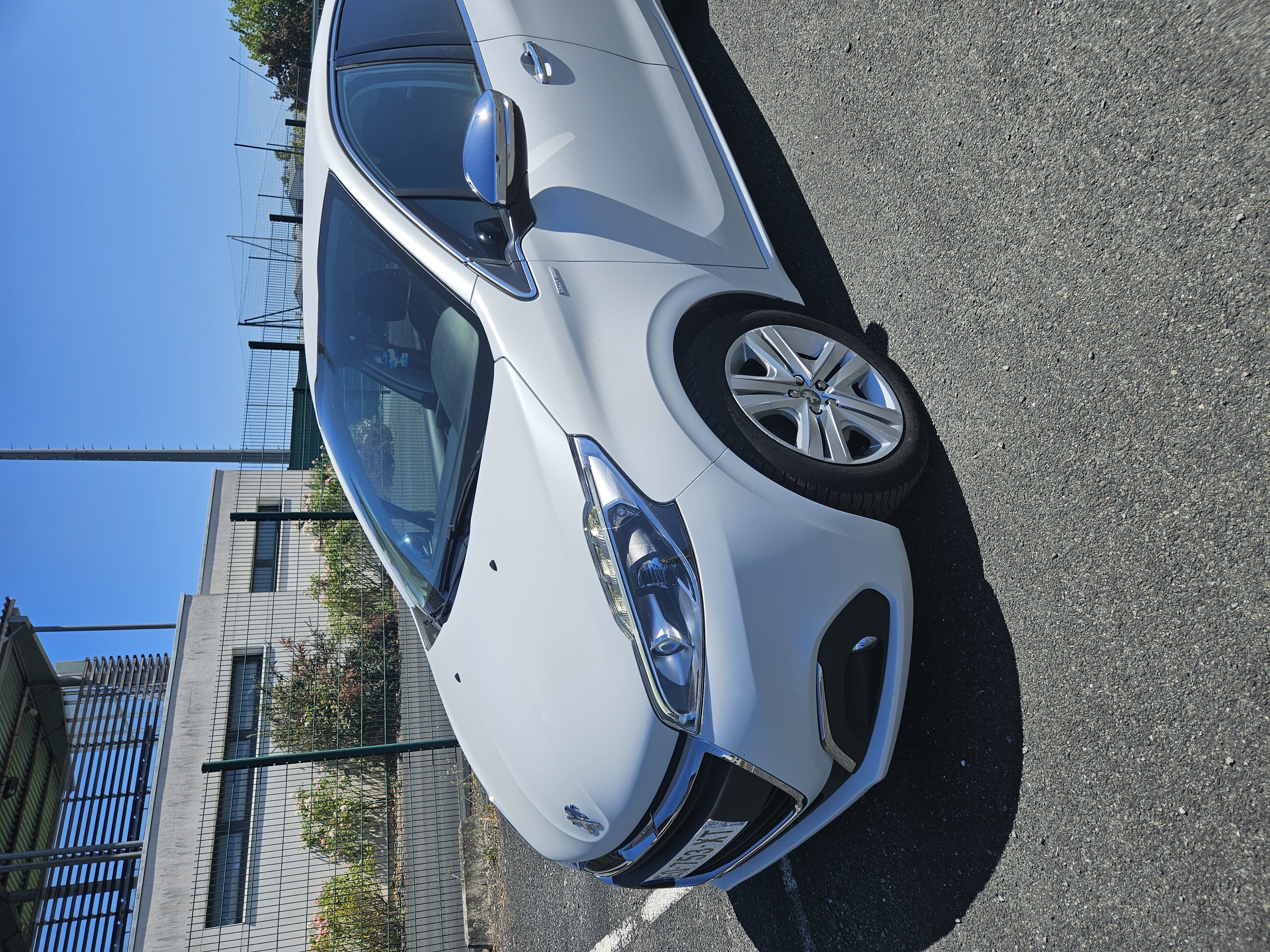 Peugeot 208 (2) 1.2 PURETECH 82 STYLE 5P