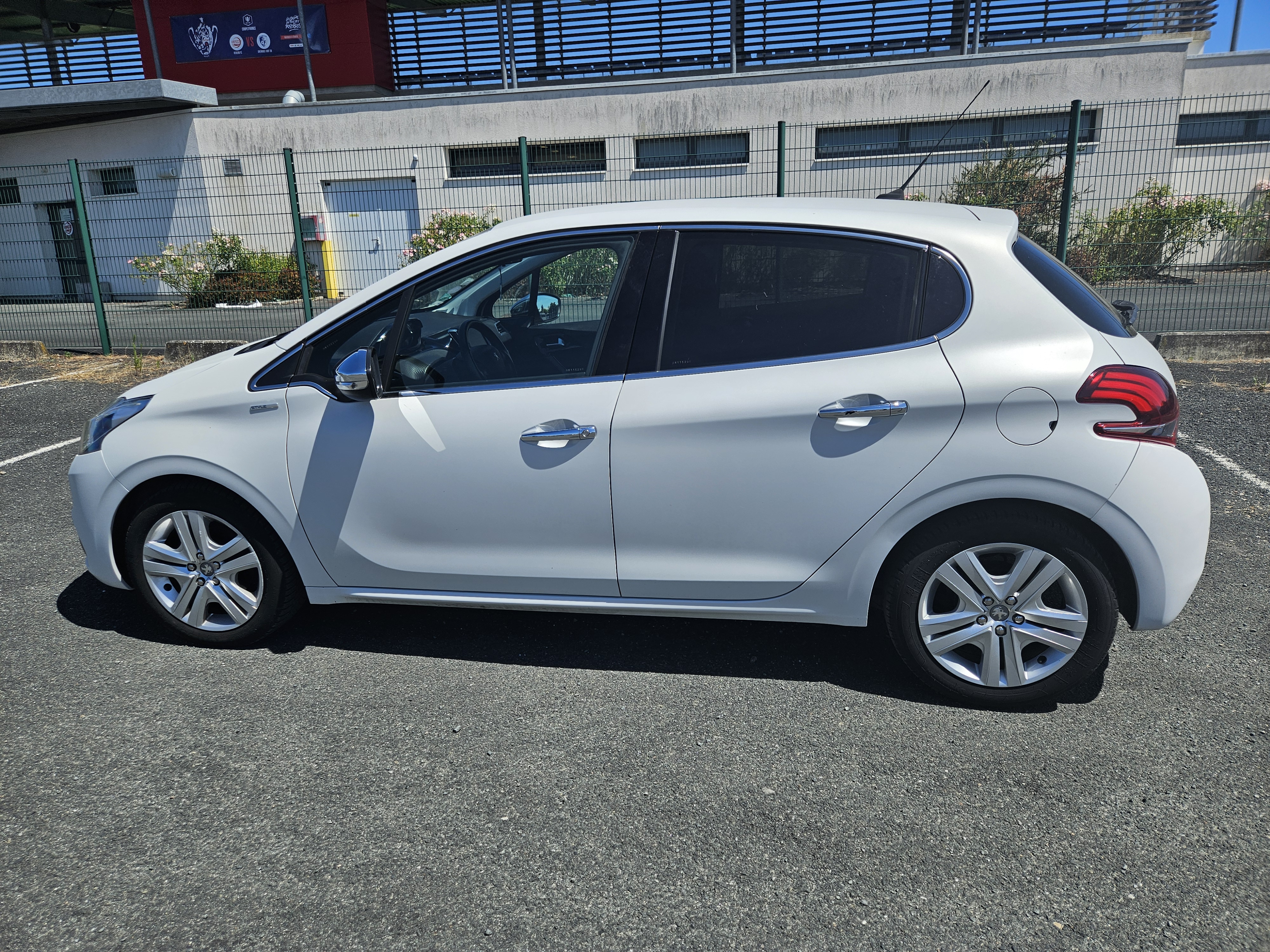 Peugeot 208 (2) 1.2 PURETECH 82 STYLE 5P