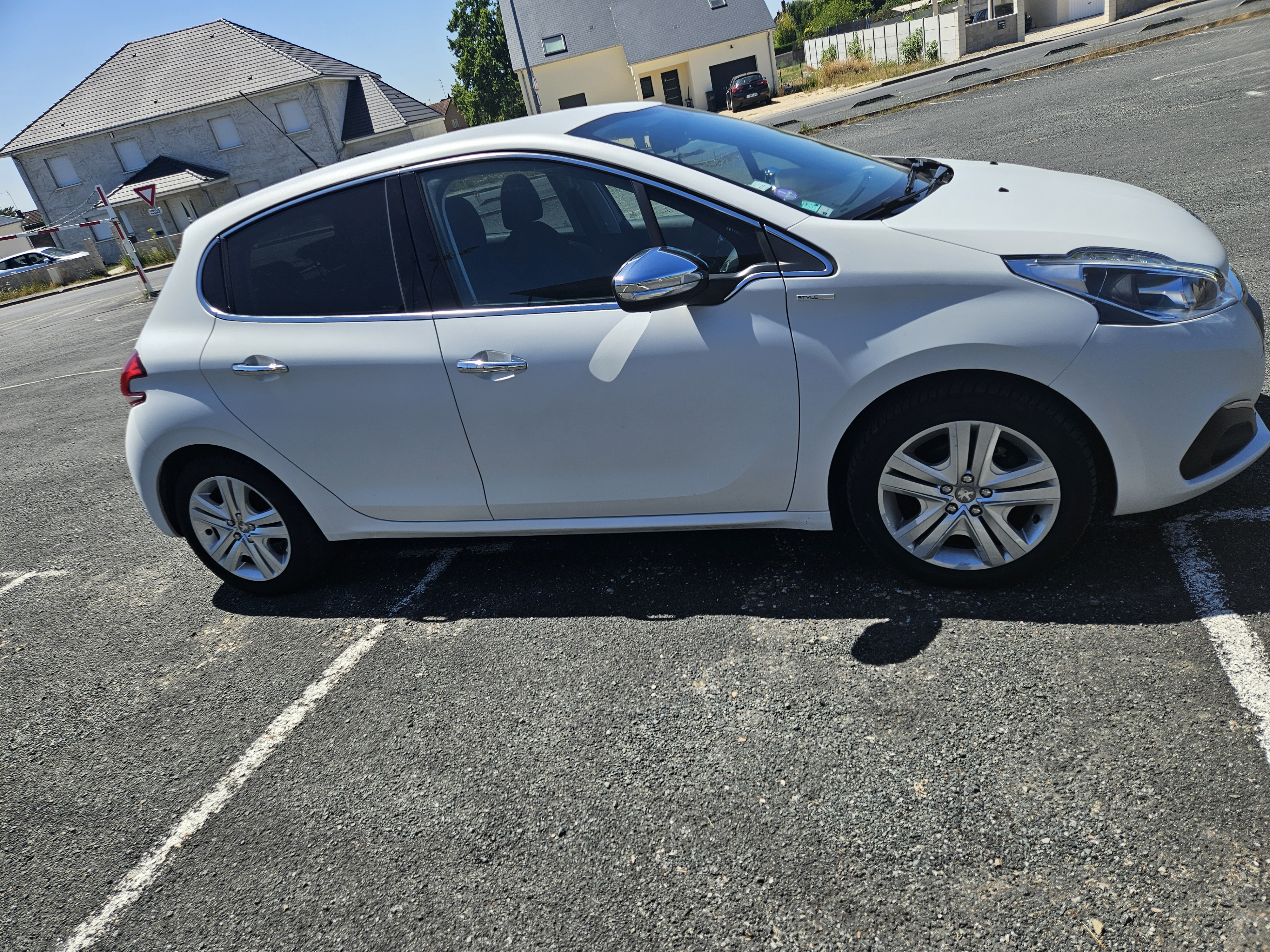 Peugeot 208 (2) 1.2 PURETECH 82 STYLE 5P