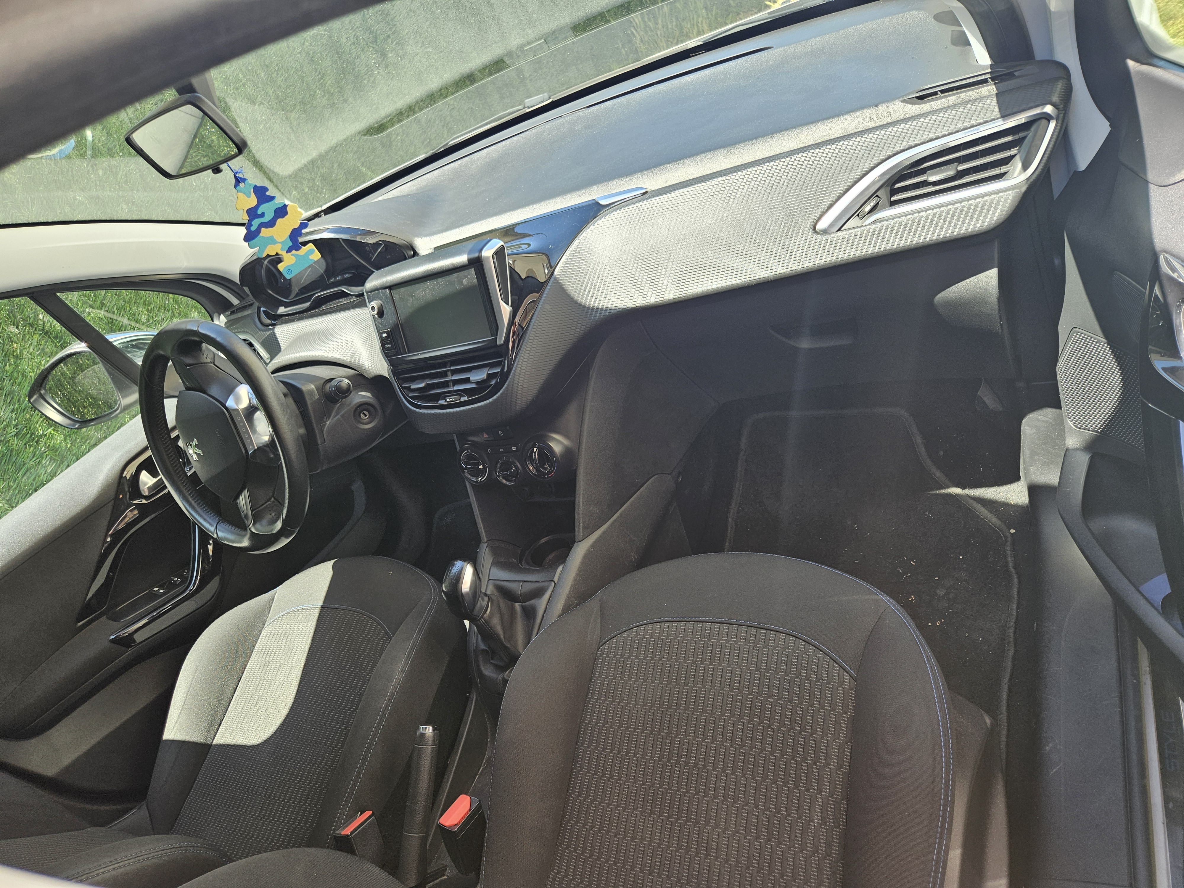 Peugeot 208 (2) 1.2 PURETECH 82 STYLE 5P