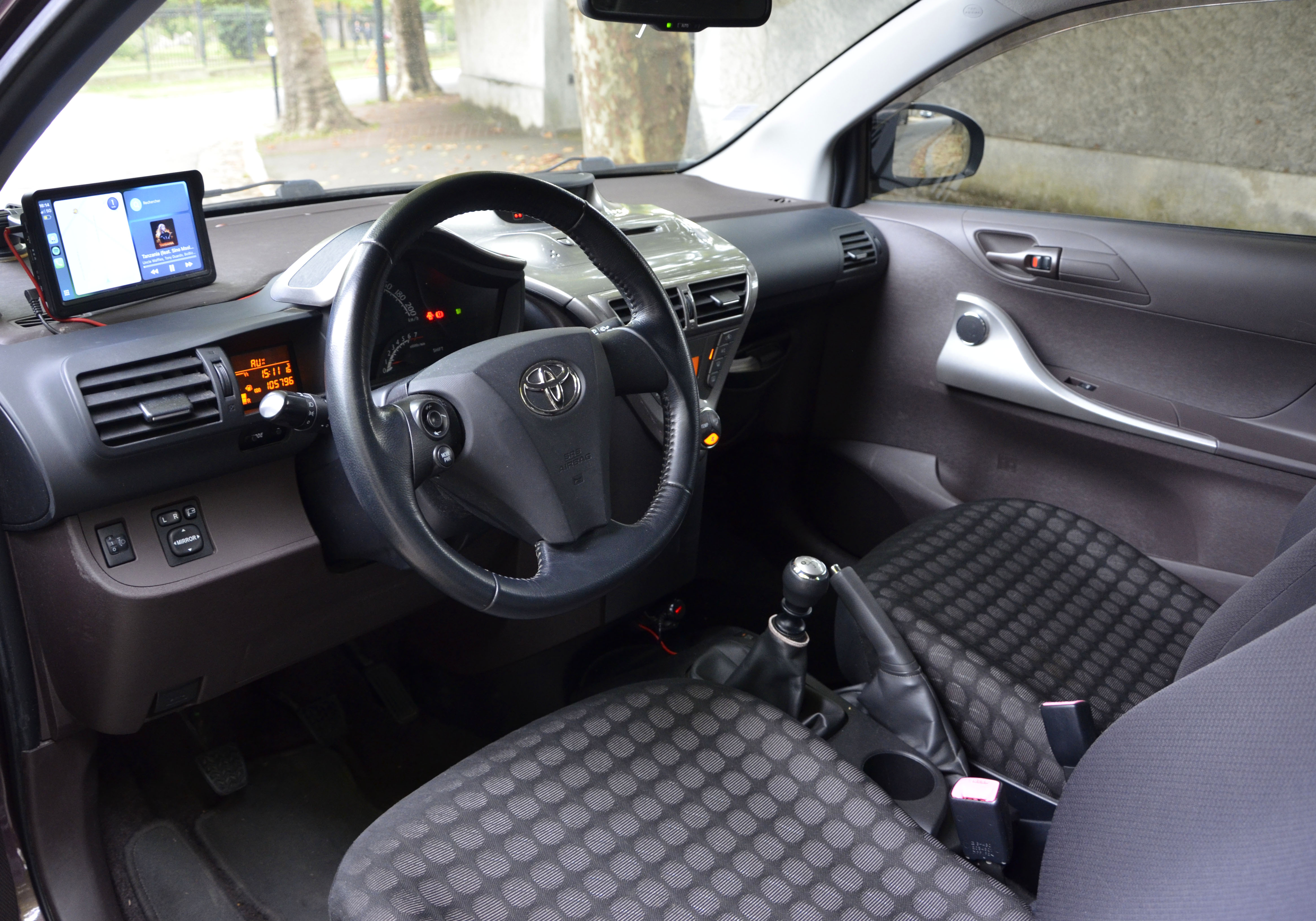 Toyota Iq 100 VVT-I "STOP &amp; START" 2