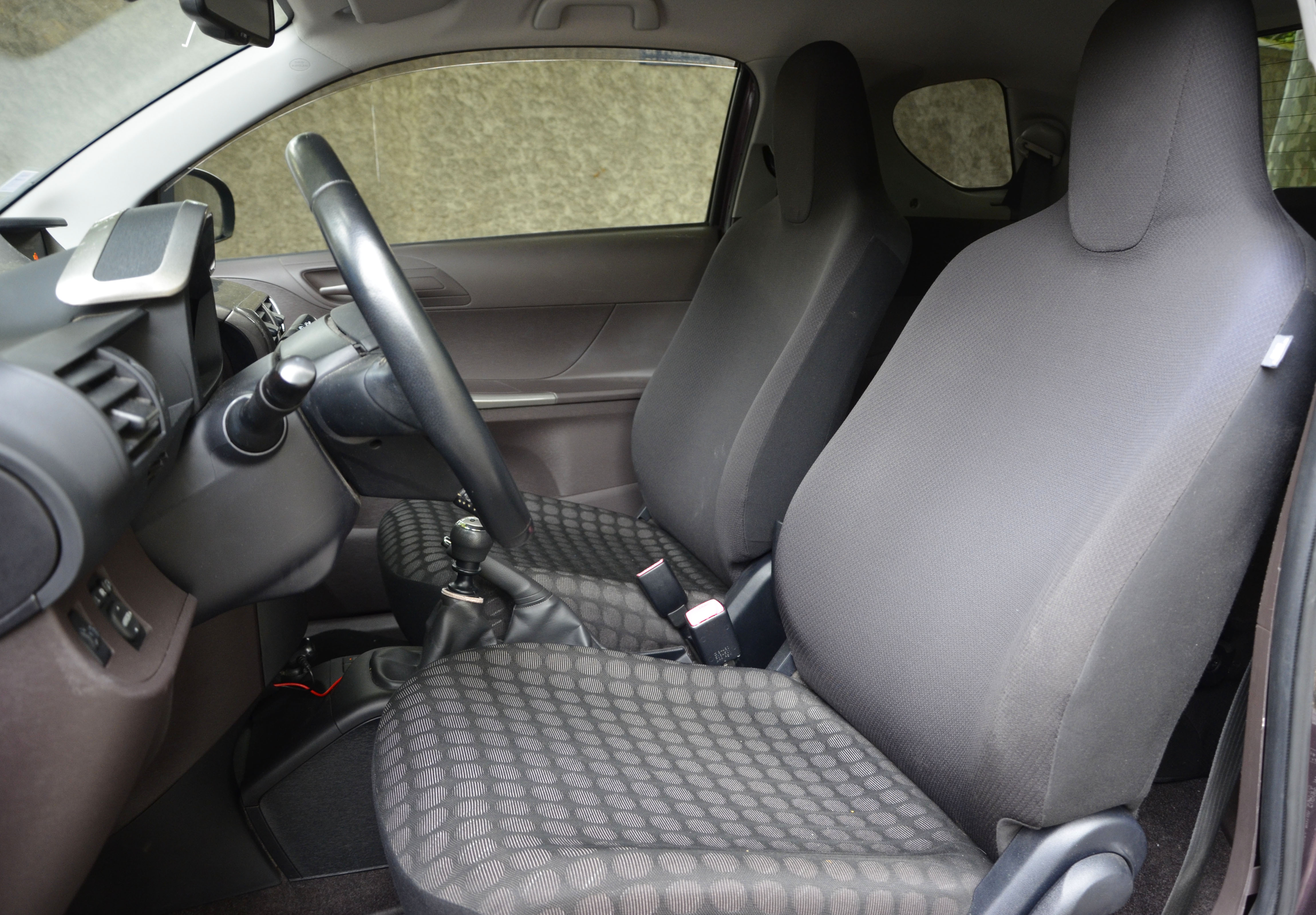 Toyota Iq 100 VVT-I "STOP &amp; START" 2