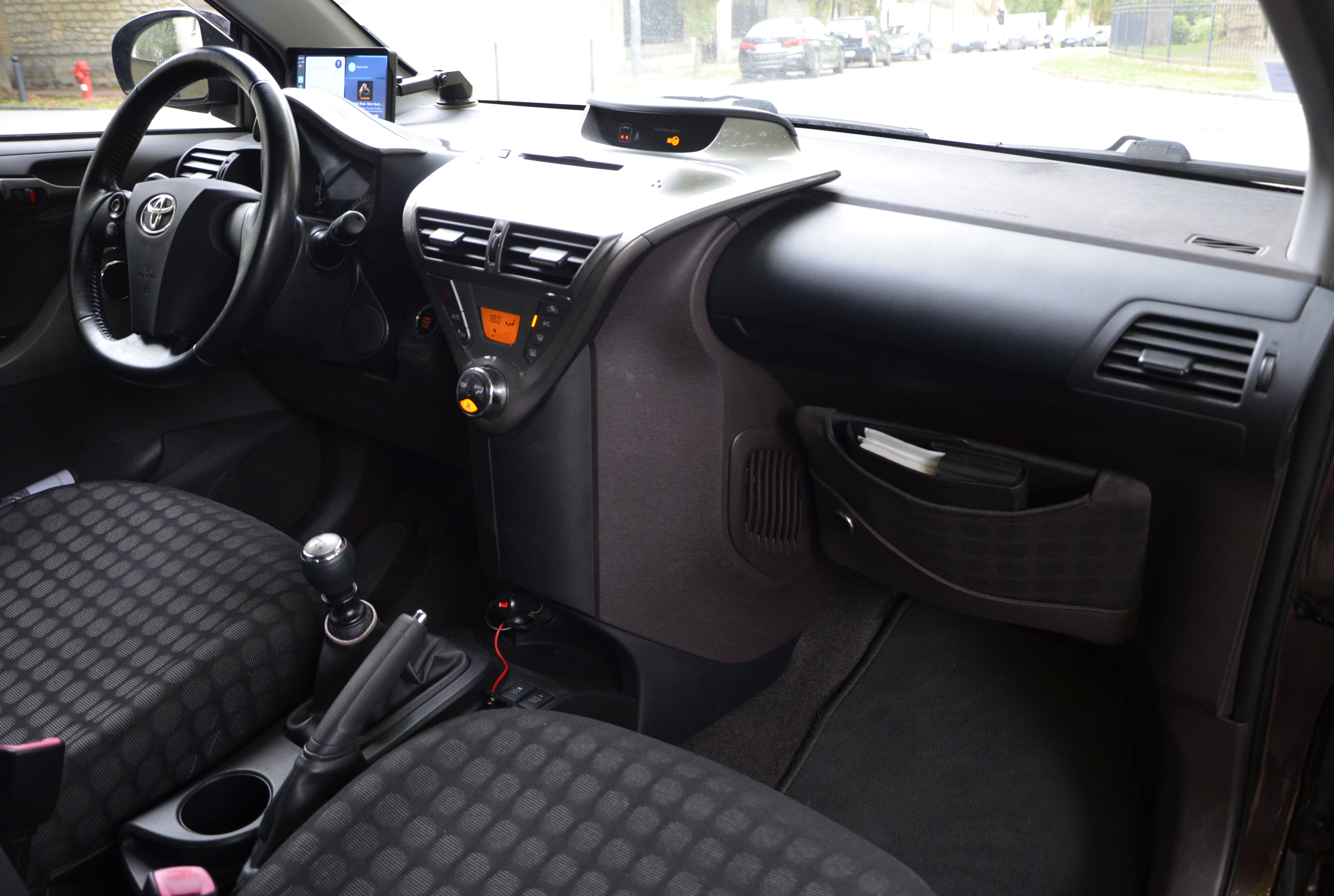 Toyota Iq 100 VVT-I "STOP &amp; START" 2