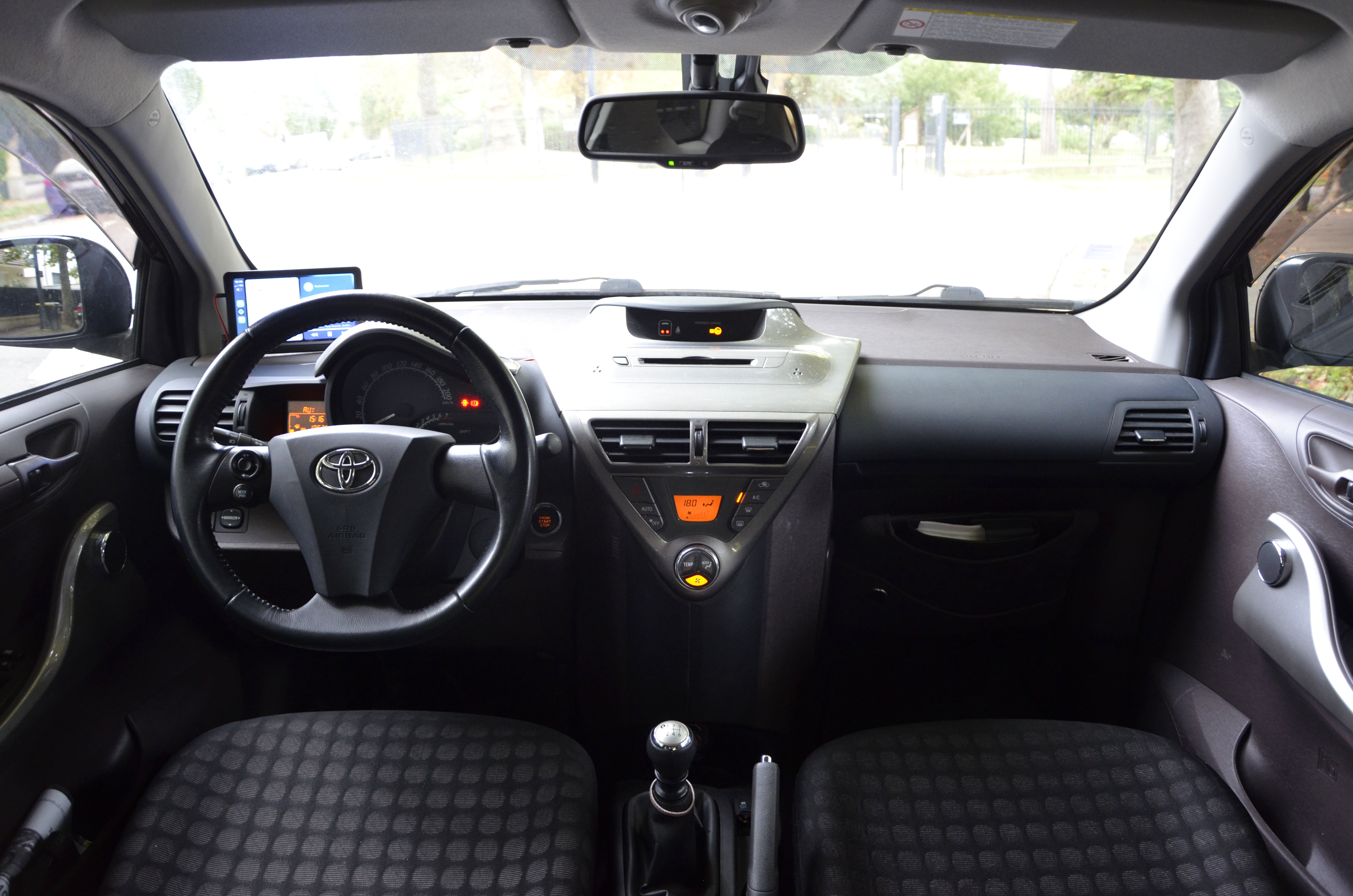 Toyota Iq 100 VVT-I "STOP &amp; START" 2