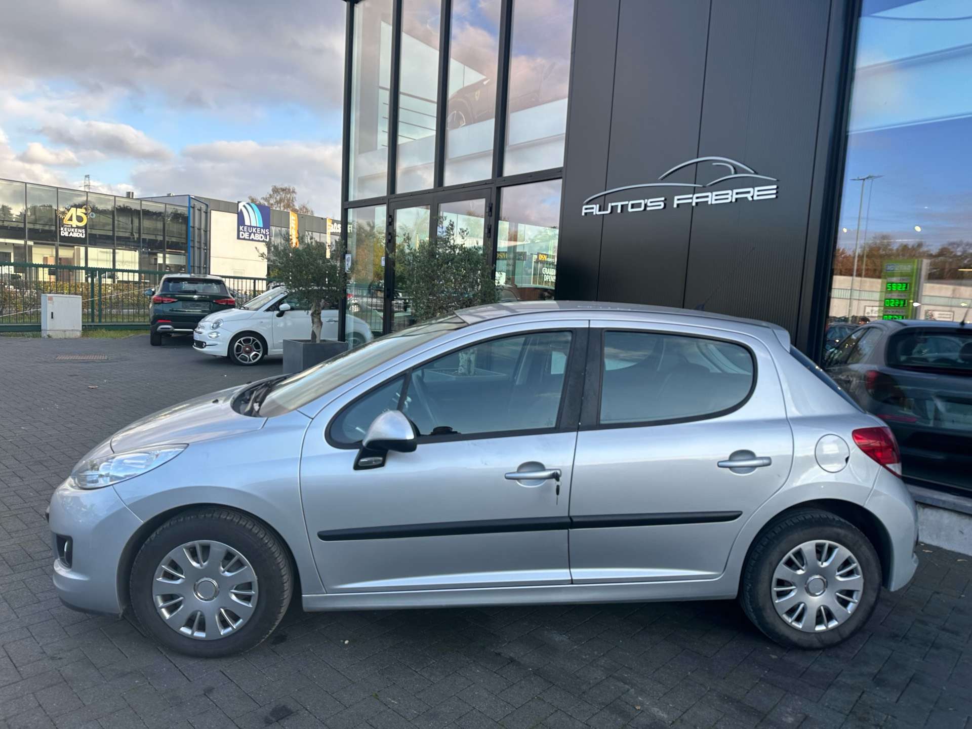 Peugeot 207 1.4i Benzine 5 deuren 91000km Nouveau Courroit de distribution