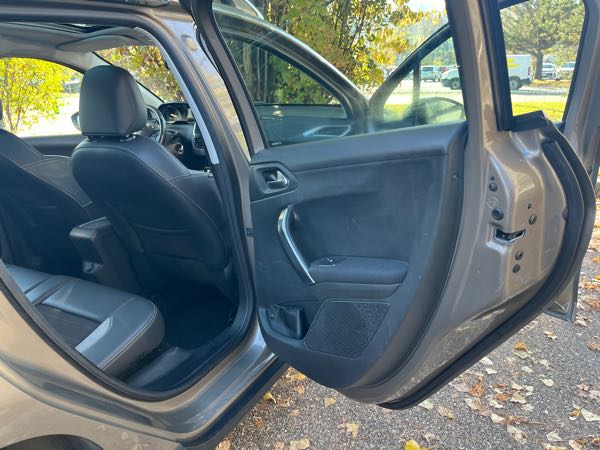 Peugeot 2008 1.6 E-HDI 115 ALLURE