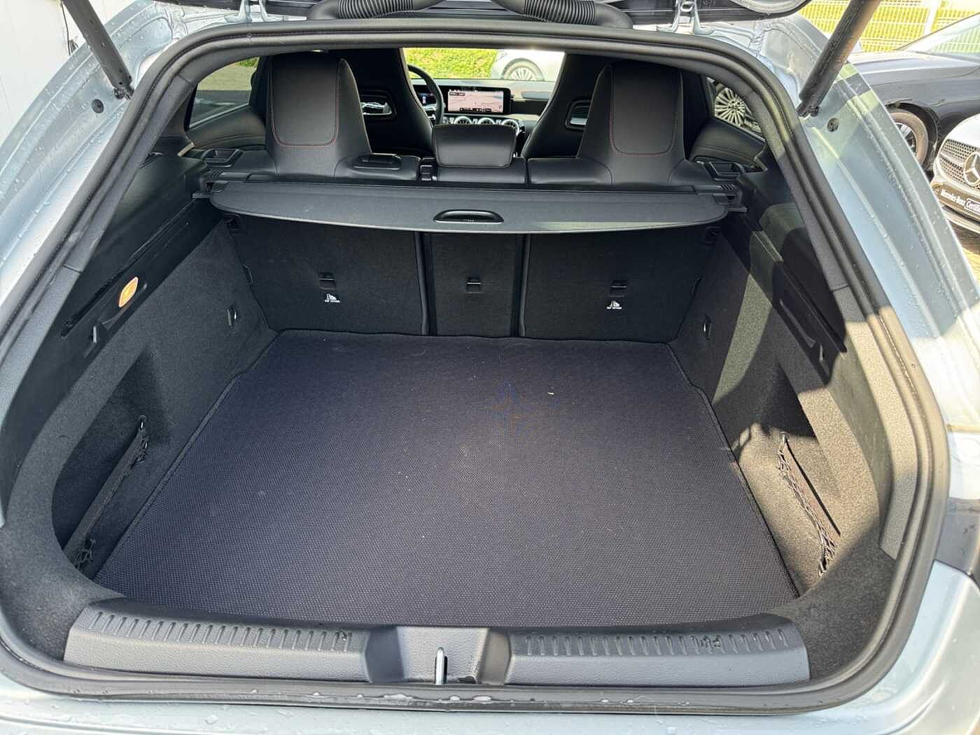 Mercedes-Benz CLA 200  d Shooting Brake AMG Line