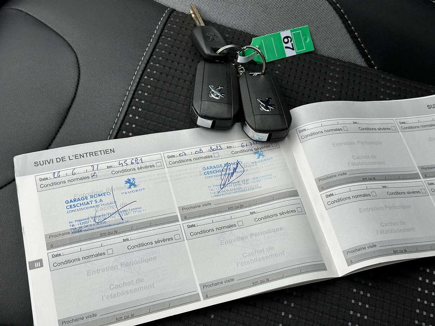 Peugeot 2008 1.5 BlueHDi BTE AUTO Allure S CUIR/LED/PANORAM/CAM