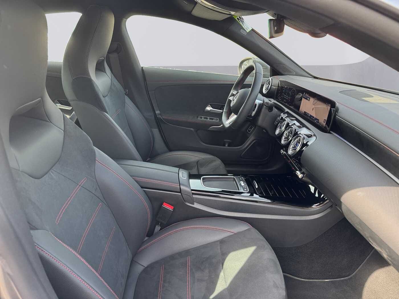 Mercedes-Benz CLA 180  Coupé AMG Line