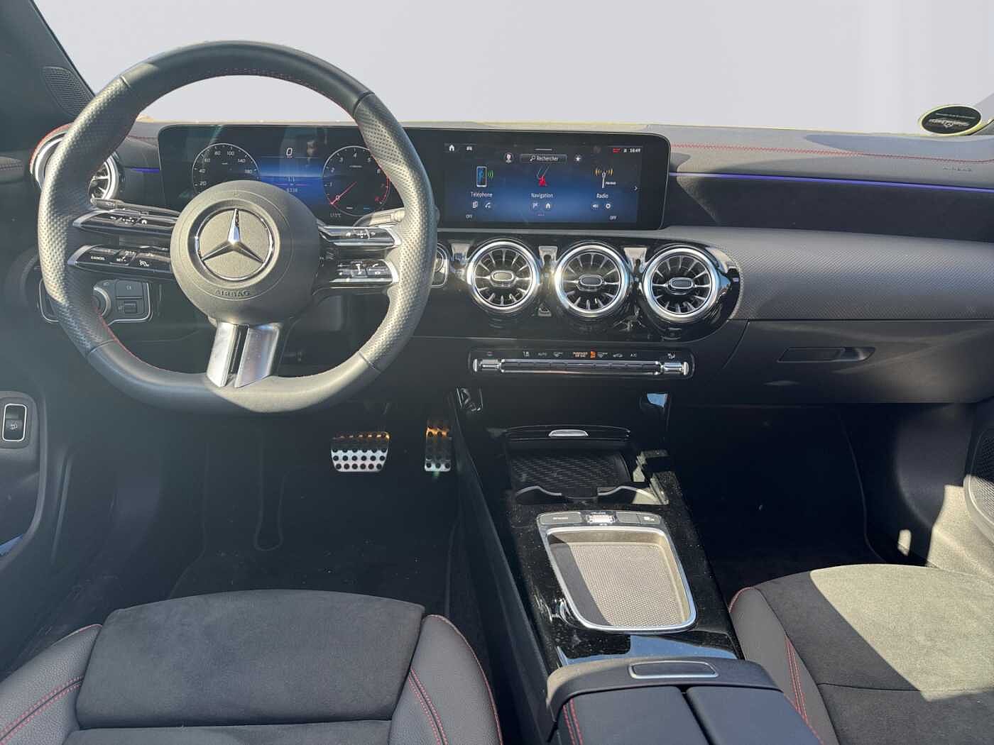 Mercedes-Benz CLA 180 Shooting Brake  AMG Line