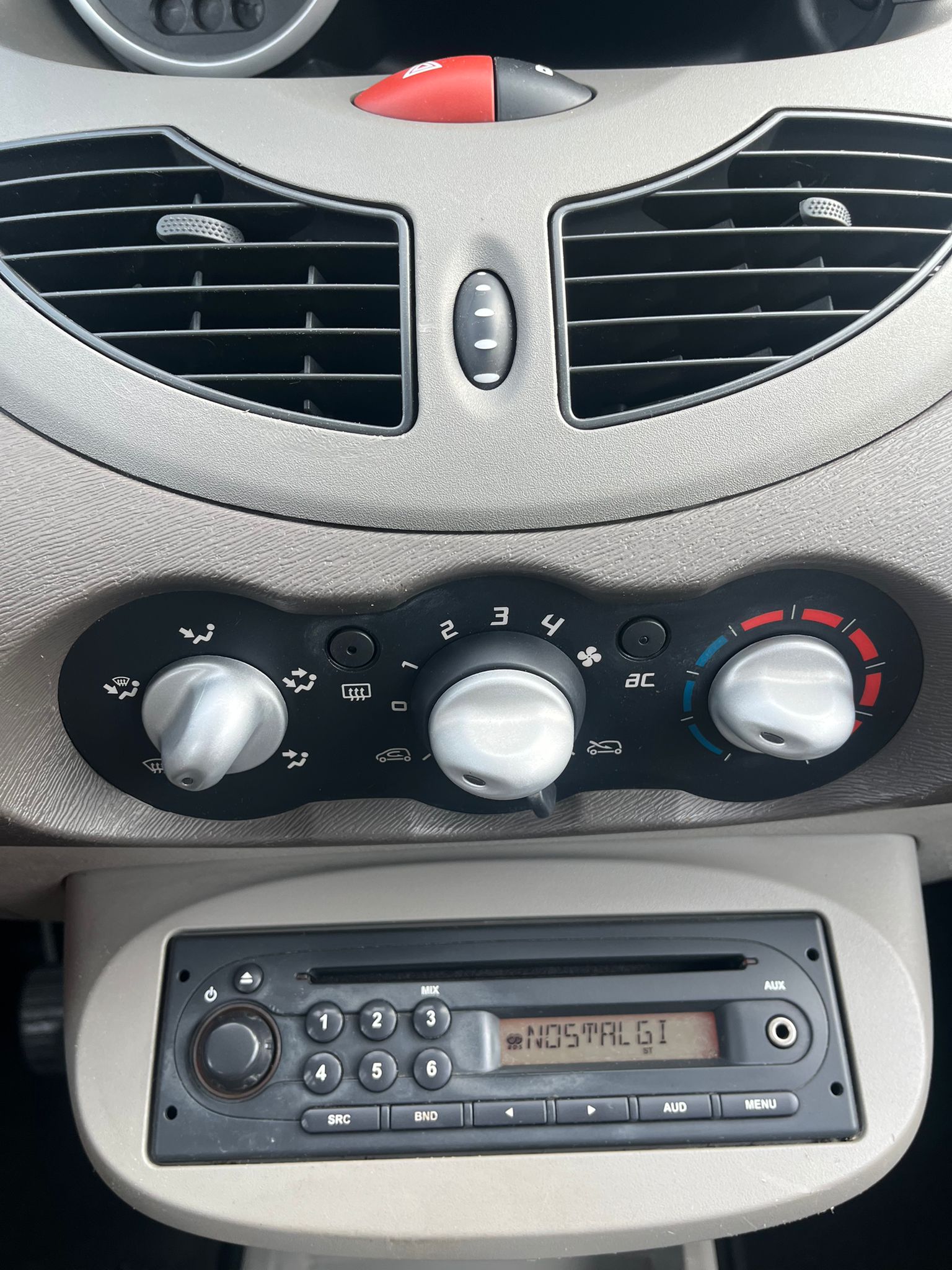 Renault Twingo 2 TREND 1.5 DCI 65CH
