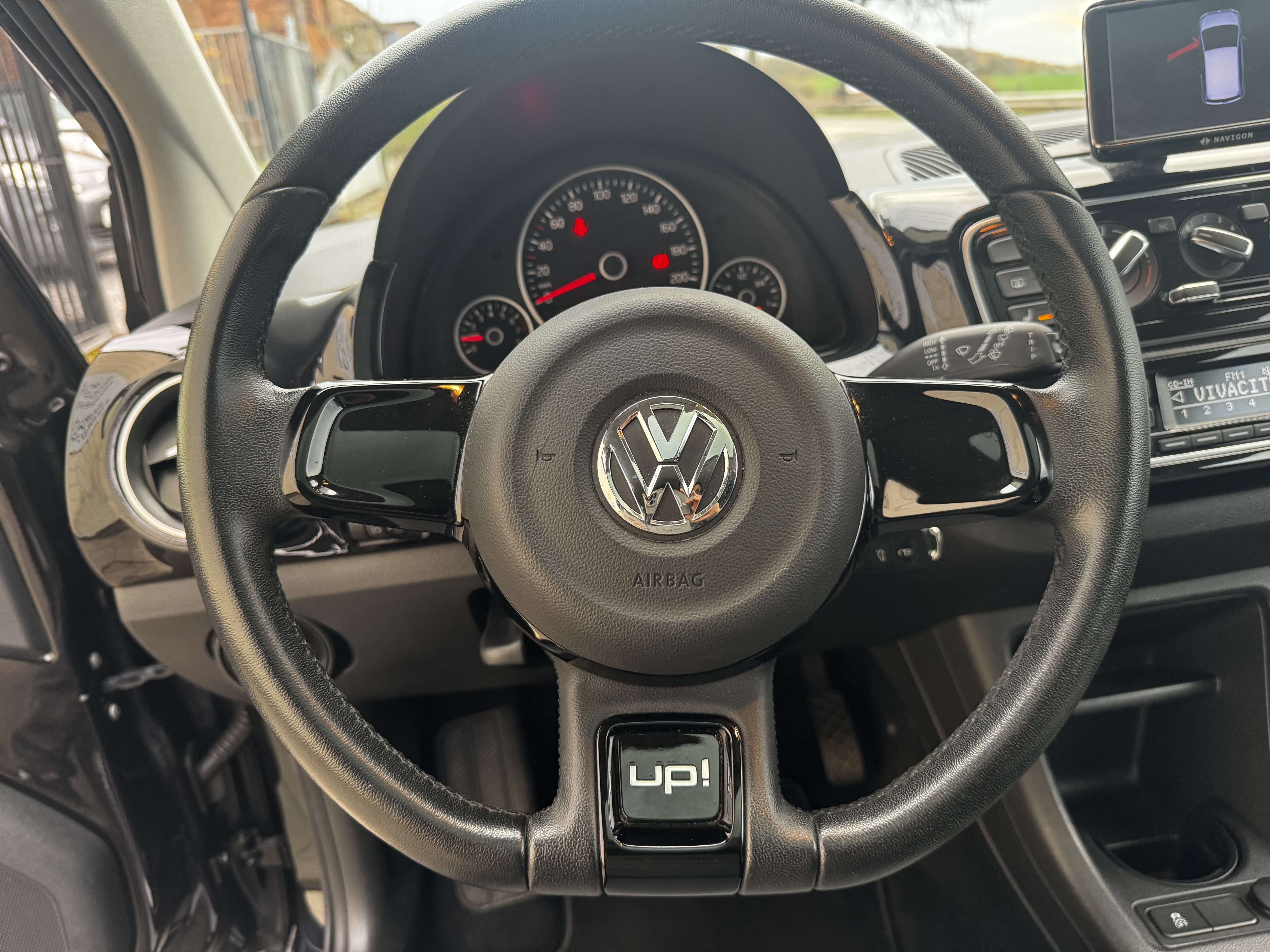 Volkswagen up! Up! 1.0i Black up! BMT 1 an garantie