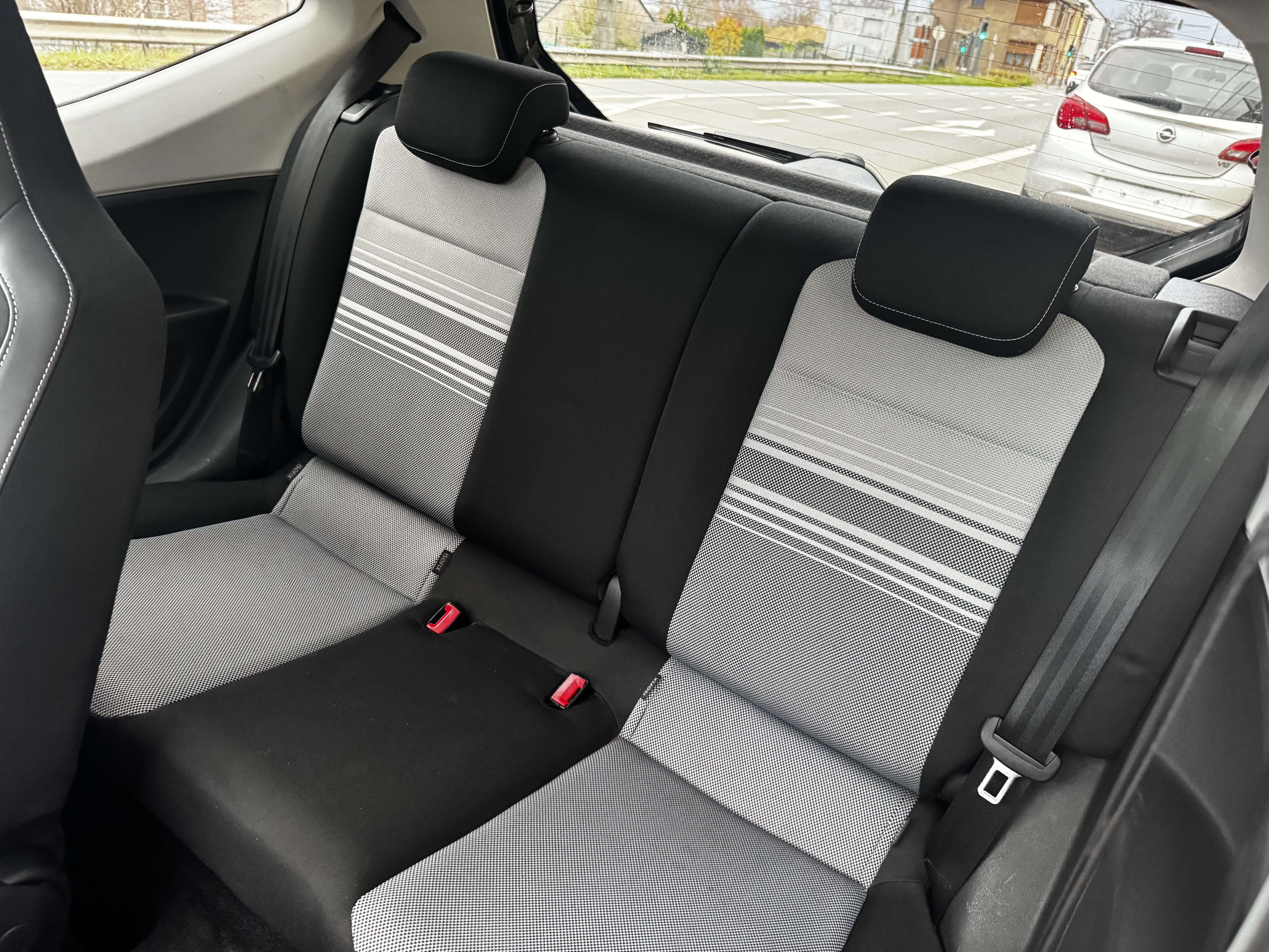 Volkswagen up! Up! 1.0i Black up! BMT 1 an garantie