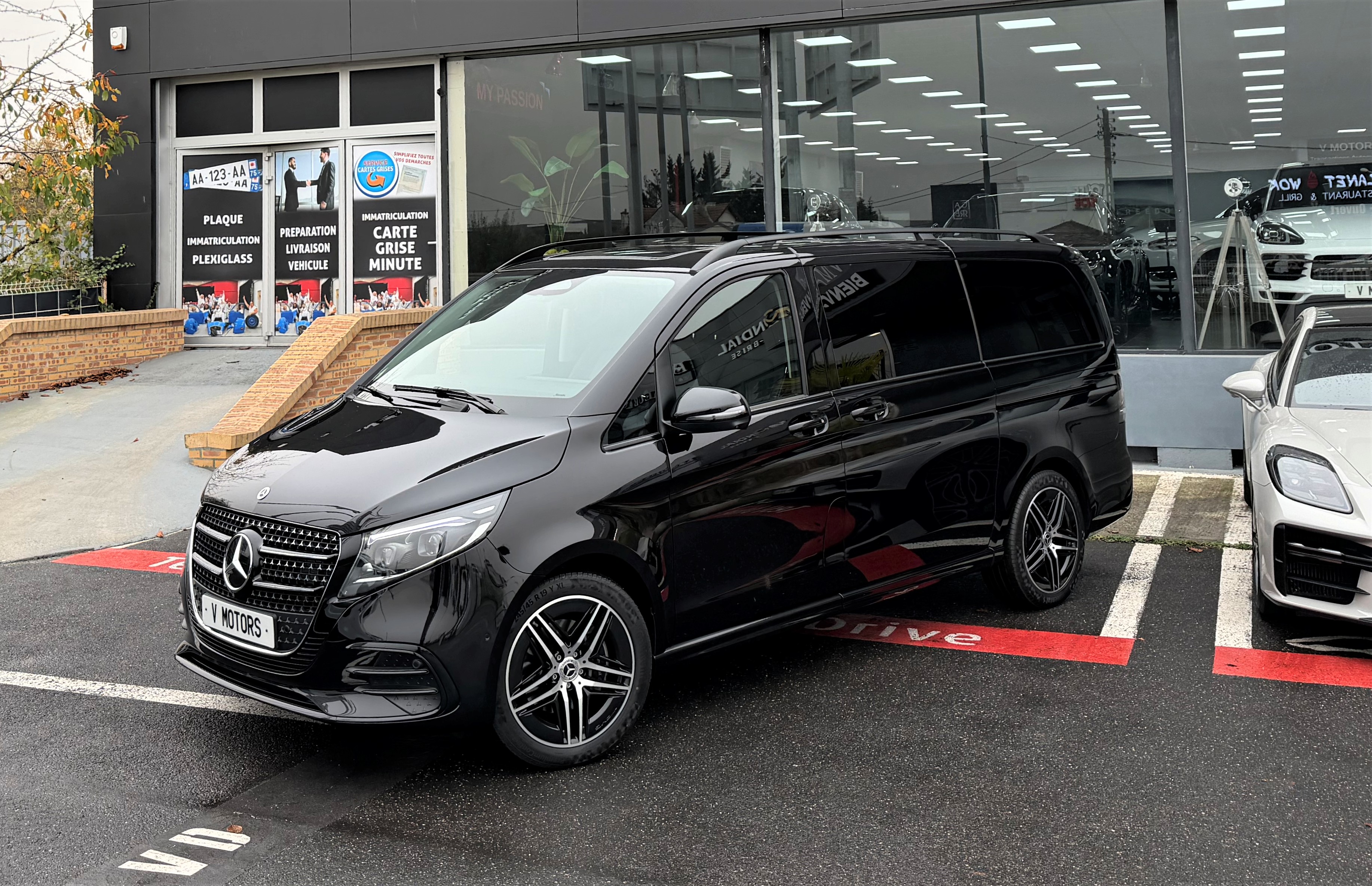 Mercedes-Benz Classe V II (2) LONG 250 d Avantgarde AMG Line Design' New 1er Main