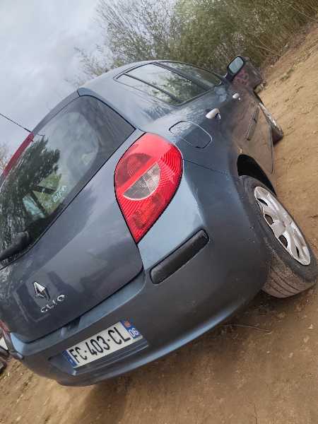 Renault Clio III 1.6 16V 110 DYNAMIQUE 5P