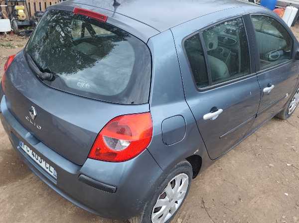 Renault Clio III 1.6 16V 110 DYNAMIQUE 5P