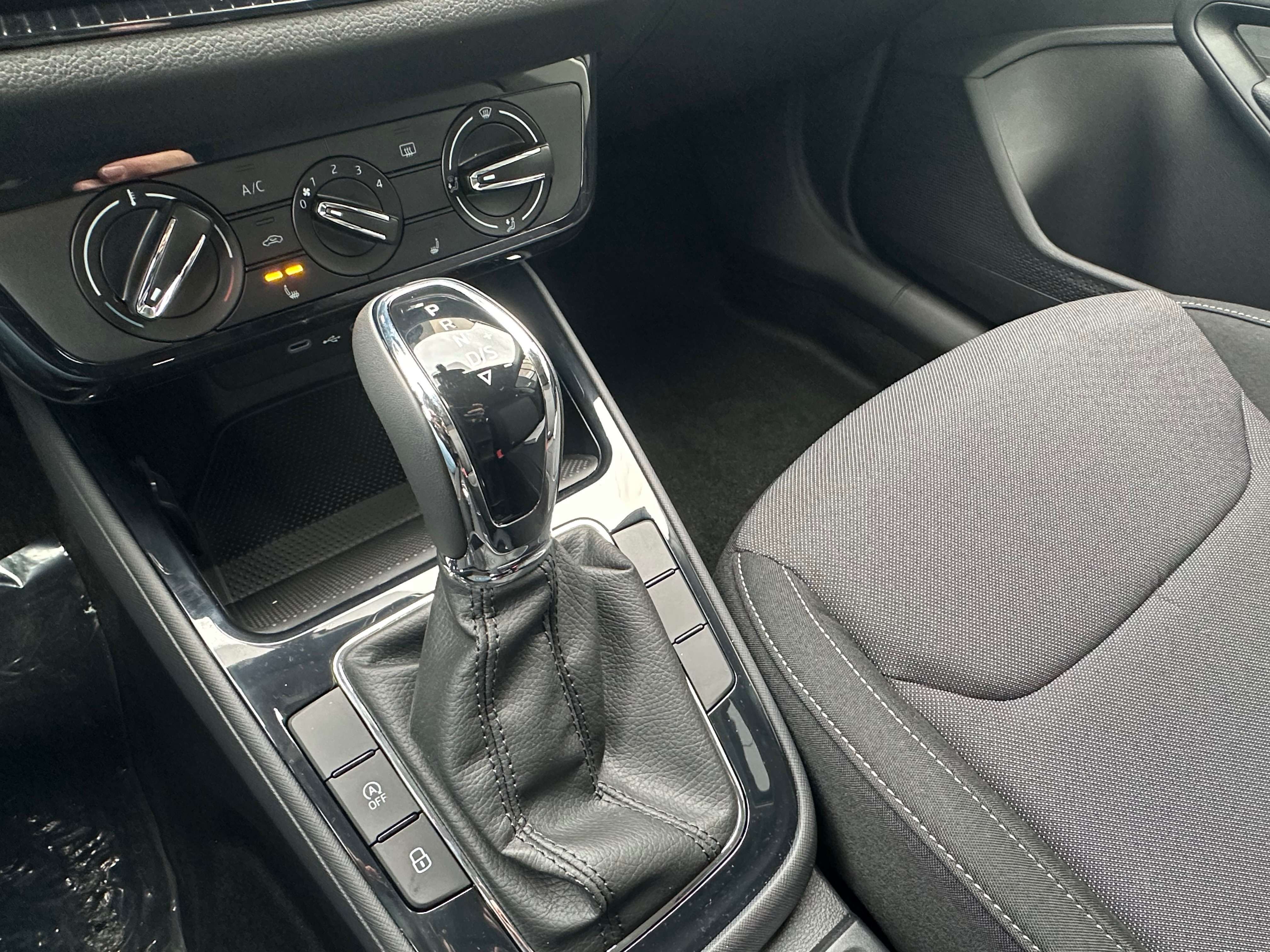 Skoda Fabia 1.0i  DSG  130years Camera GPS Verw zetels NIEUW