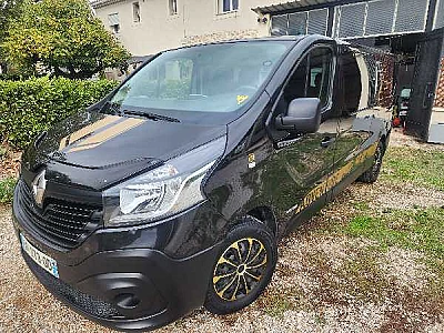 Renault Trafic 9 places ( 60000 kms) 125cv carnet entretien depuis le neuf