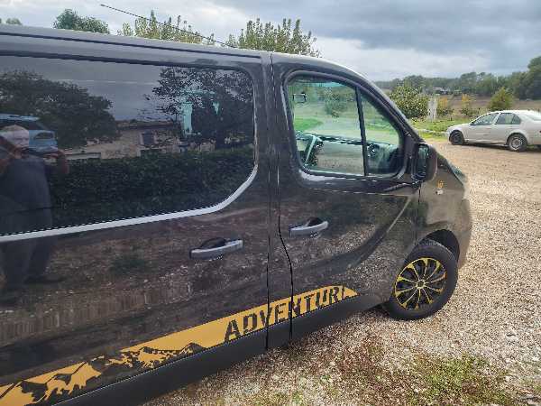 Renault Trafic 9 places ( 60000 kms) 125cv carnet entretien depuis le neuf