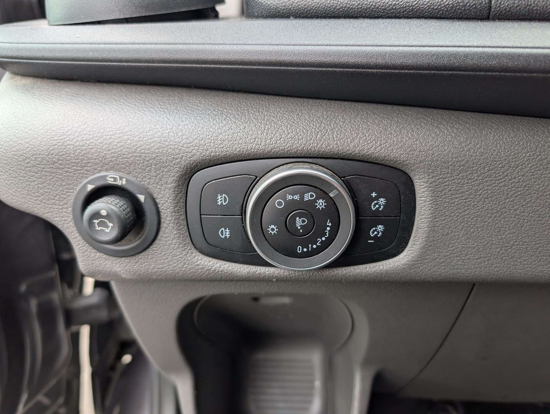 Ford Transit Trend 310M L2H2 2.0 TDCI 130cv - Galerie - Garant