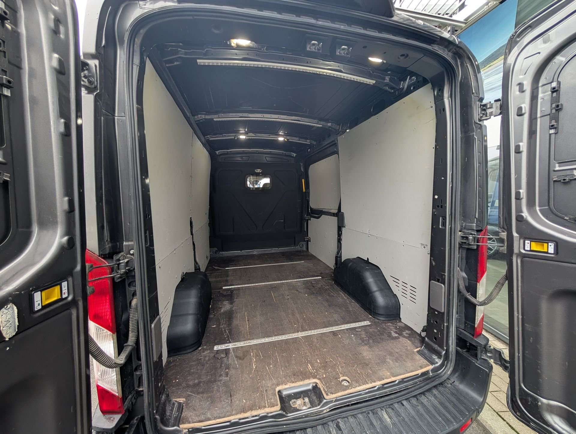 Ford Transit Trend 310M L2H2 2.0 TDCI 130cv - Galerie - Garant