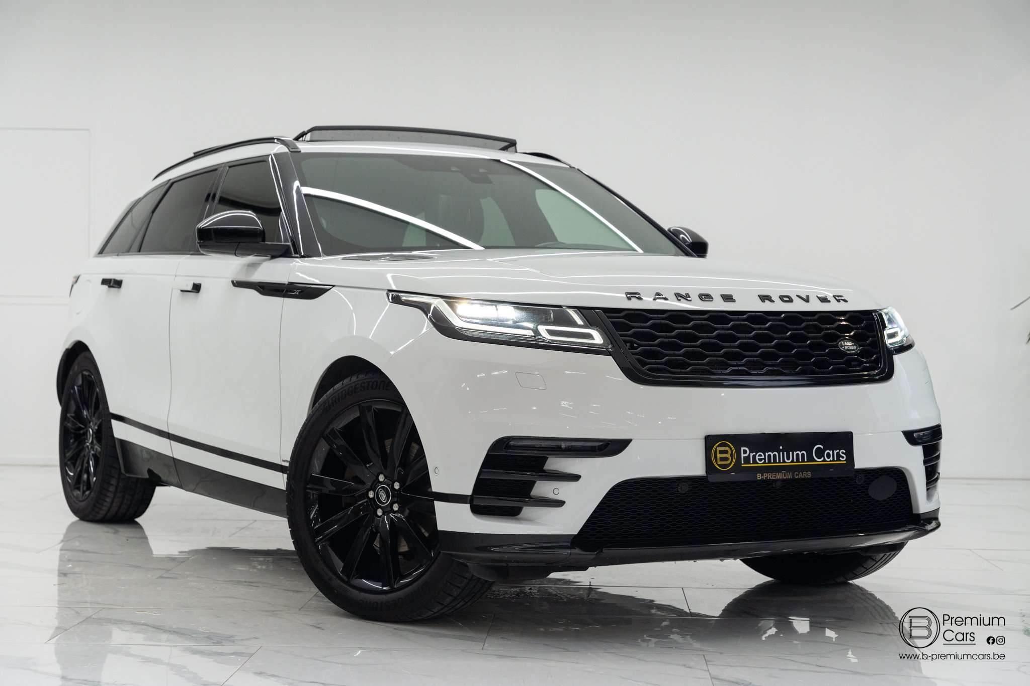 Land Rover Range Rover Velar 3.0D R-dynamic ! FULL / ACC / PANO / MERIDAN 3D!