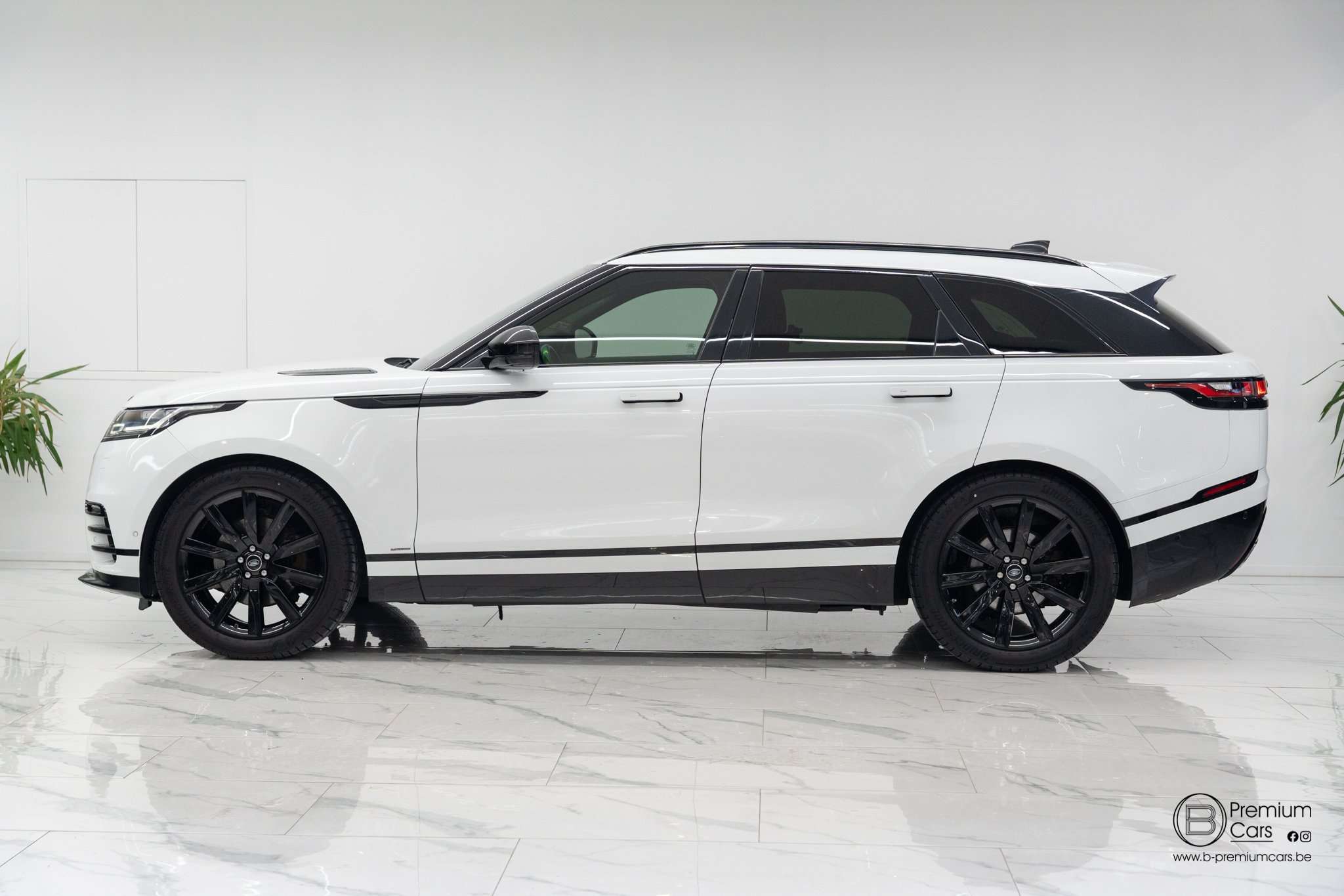 Land Rover Range Rover Velar 3.0D R-dynamic ! FULL / ACC / PANO / MERIDAN 3D!