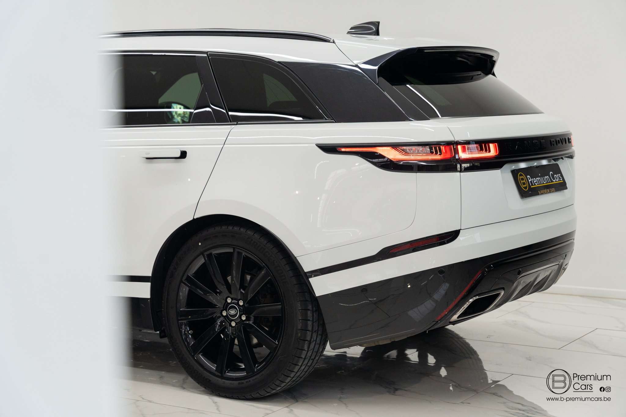 Land Rover Range Rover Velar 3.0D R-dynamic ! FULL / ACC / PANO / MERIDAN 3D!
