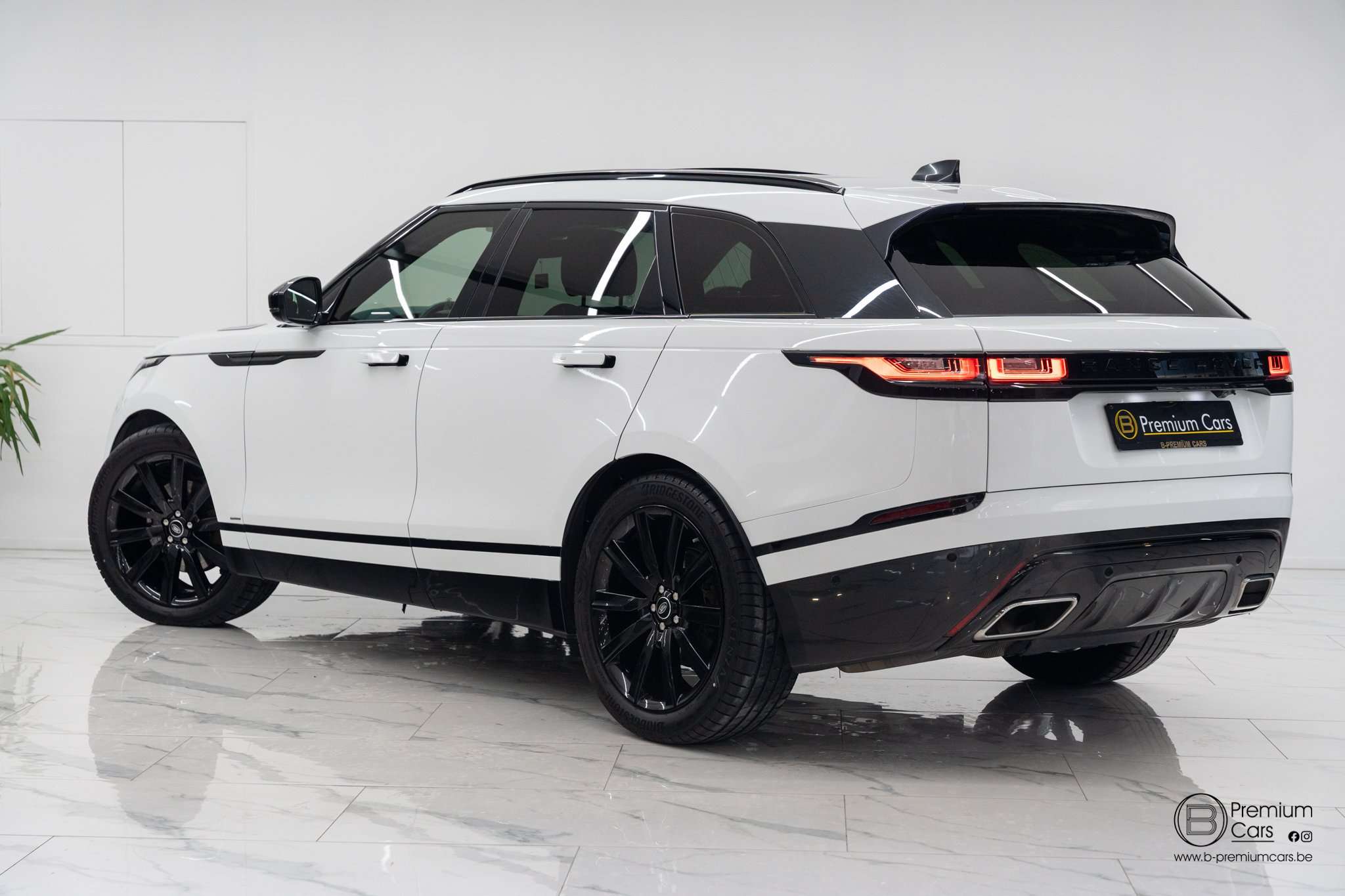 Land Rover Range Rover Velar 3.0D R-dynamic ! FULL / ACC / PANO / MERIDAN 3D!