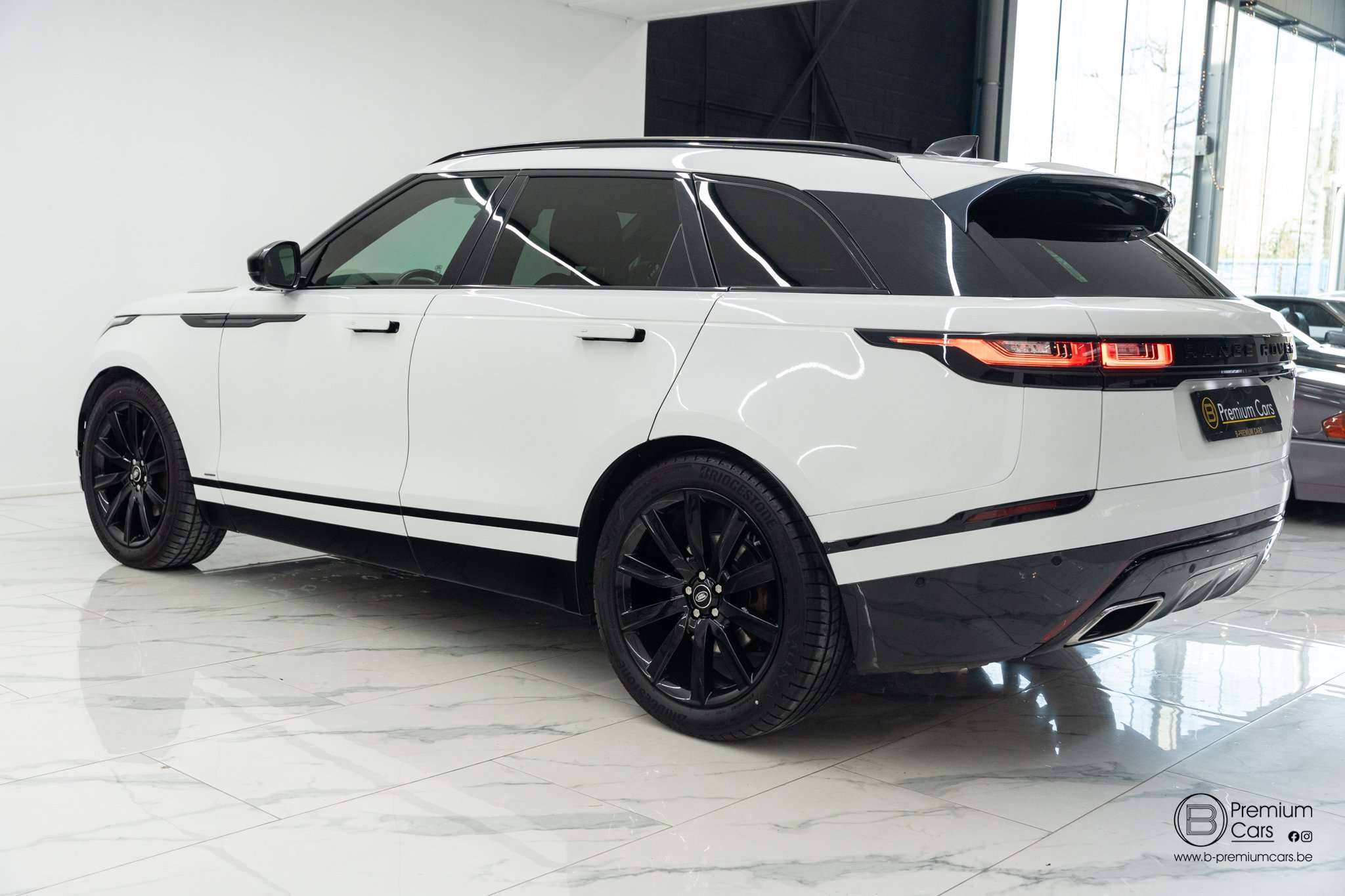 Land Rover Range Rover Velar 3.0D R-dynamic ! FULL / ACC / PANO / MERIDAN 3D!