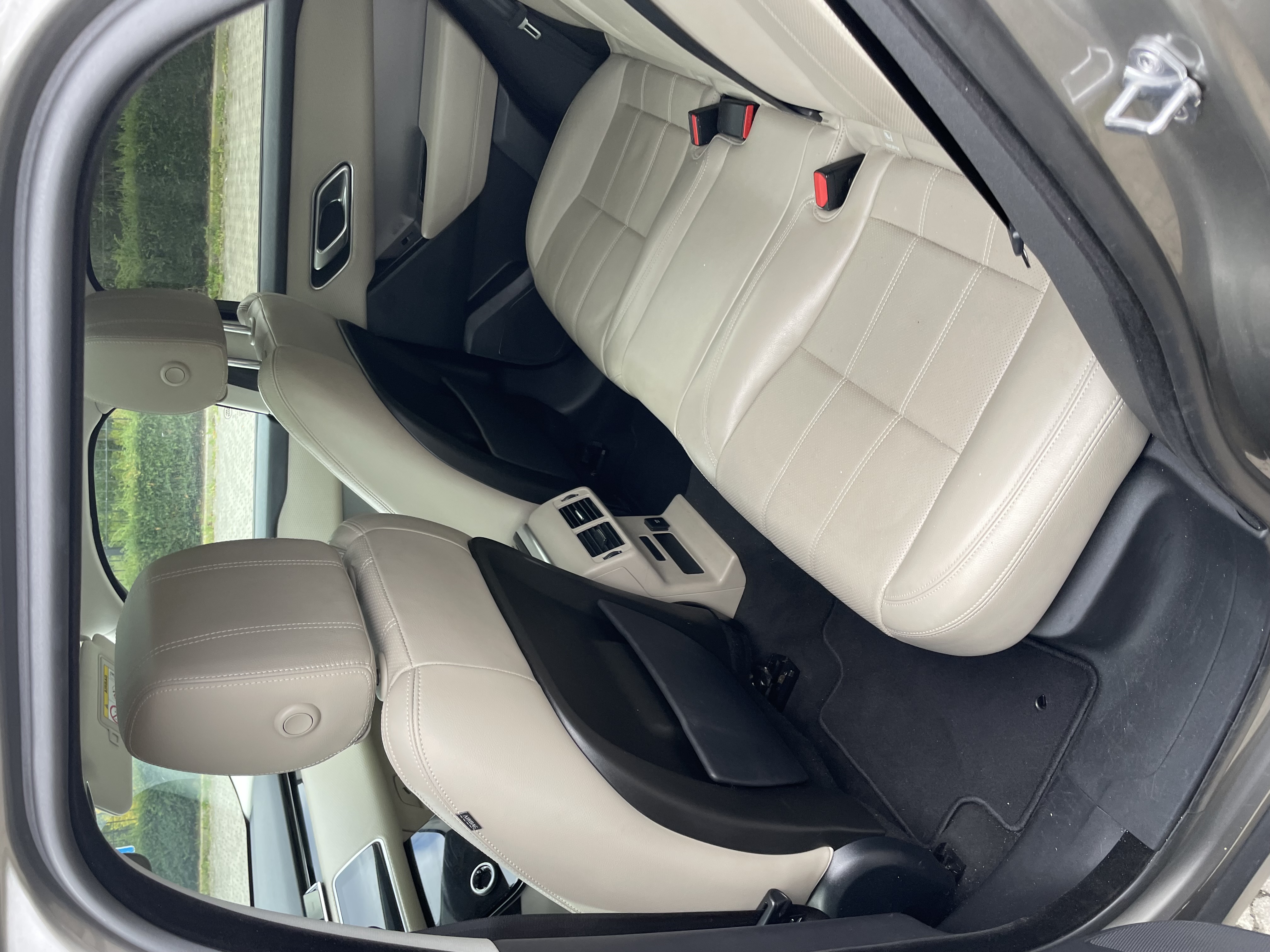 Land Rover Range Rover Velar 2.0 D180 4WD HSE R-DYNAMIC AUTO