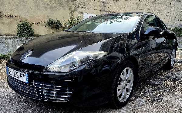 Renault Laguna III (2) COUPE 2.0 DCI 150 FAP ENERGY BLACK EDITION