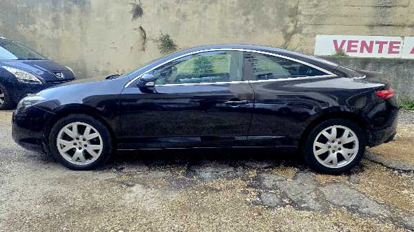 Renault Laguna III (2) COUPE 2.0 DCI 150 FAP ENERGY BLACK EDITION