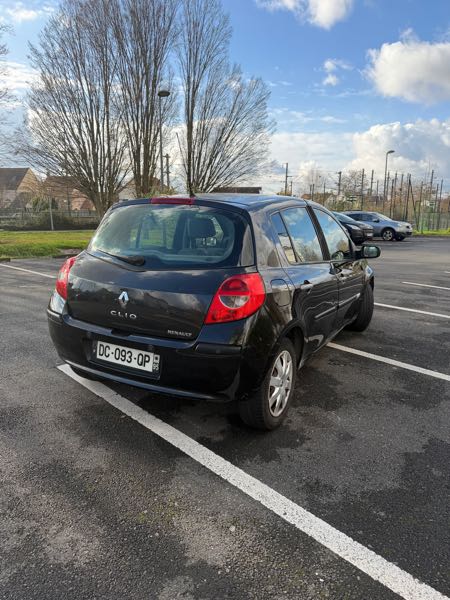 Renault Clio III (2) 1.5 DCI 85 98G XV DE FRANCE 5P