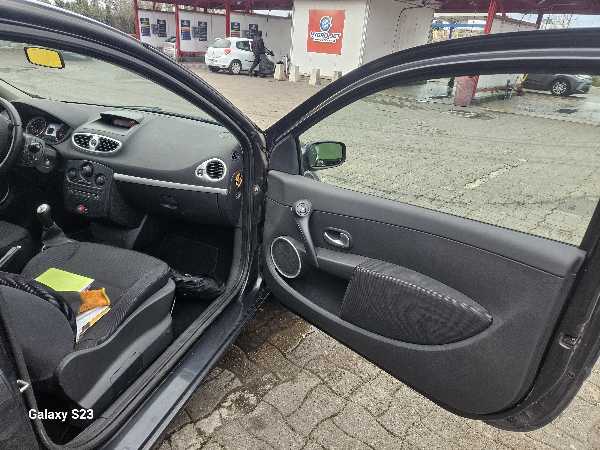 Renault Clio II (2) 1.6 16S 110 INITIALE 3P