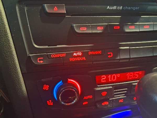 Audi A4 IV V6 3.0 TDI 240 DPF AMBITION LUXE QUATTRO TIPTRONIC