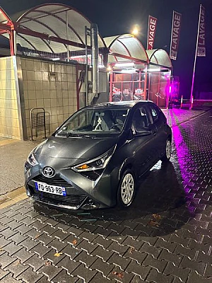 Toyota Aygo II (2) 1.0 VVT-I X-PLAY 5P BVA5