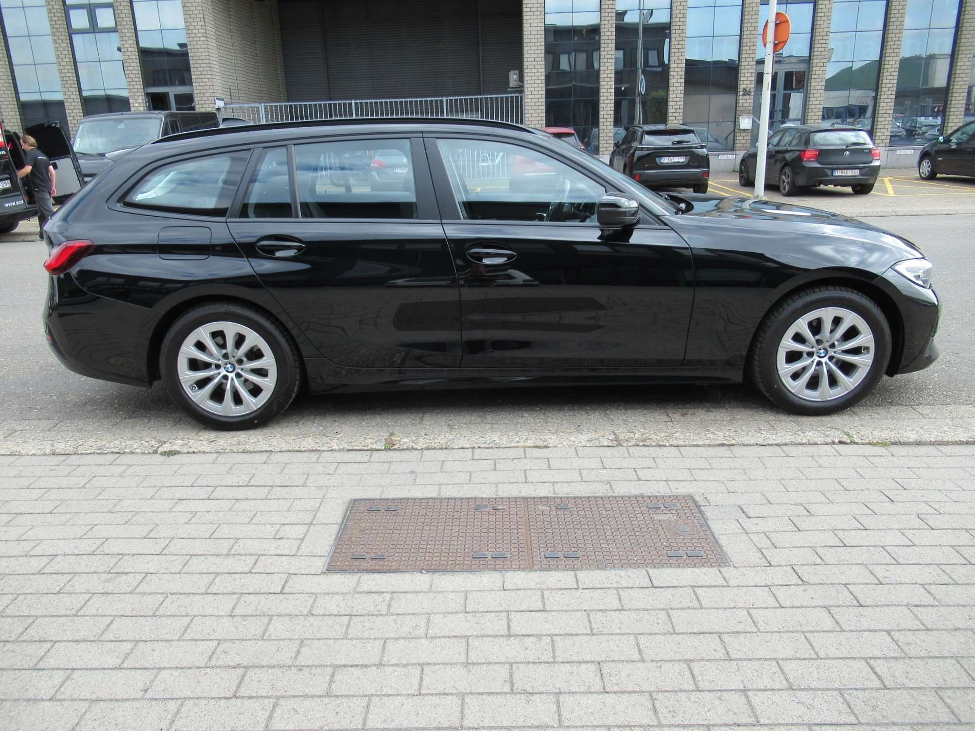 BMW 318 i Touring Aut. Advantage-Navi-Airco-Cruise-PDC