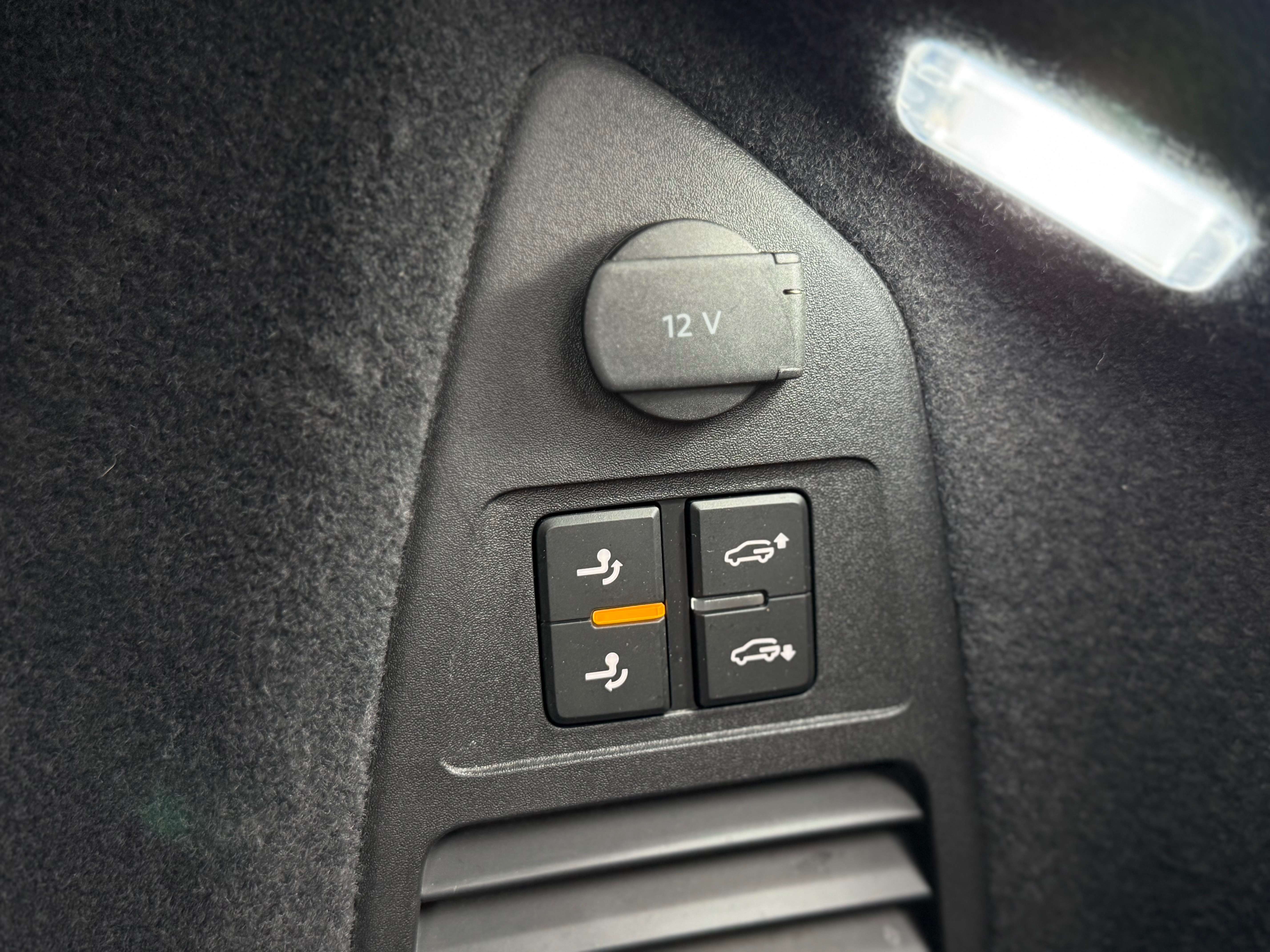 Volkswagen Touareg 3.0TDi V6 4MOTION PANO DISTRO PNEUMATIC CAM360°