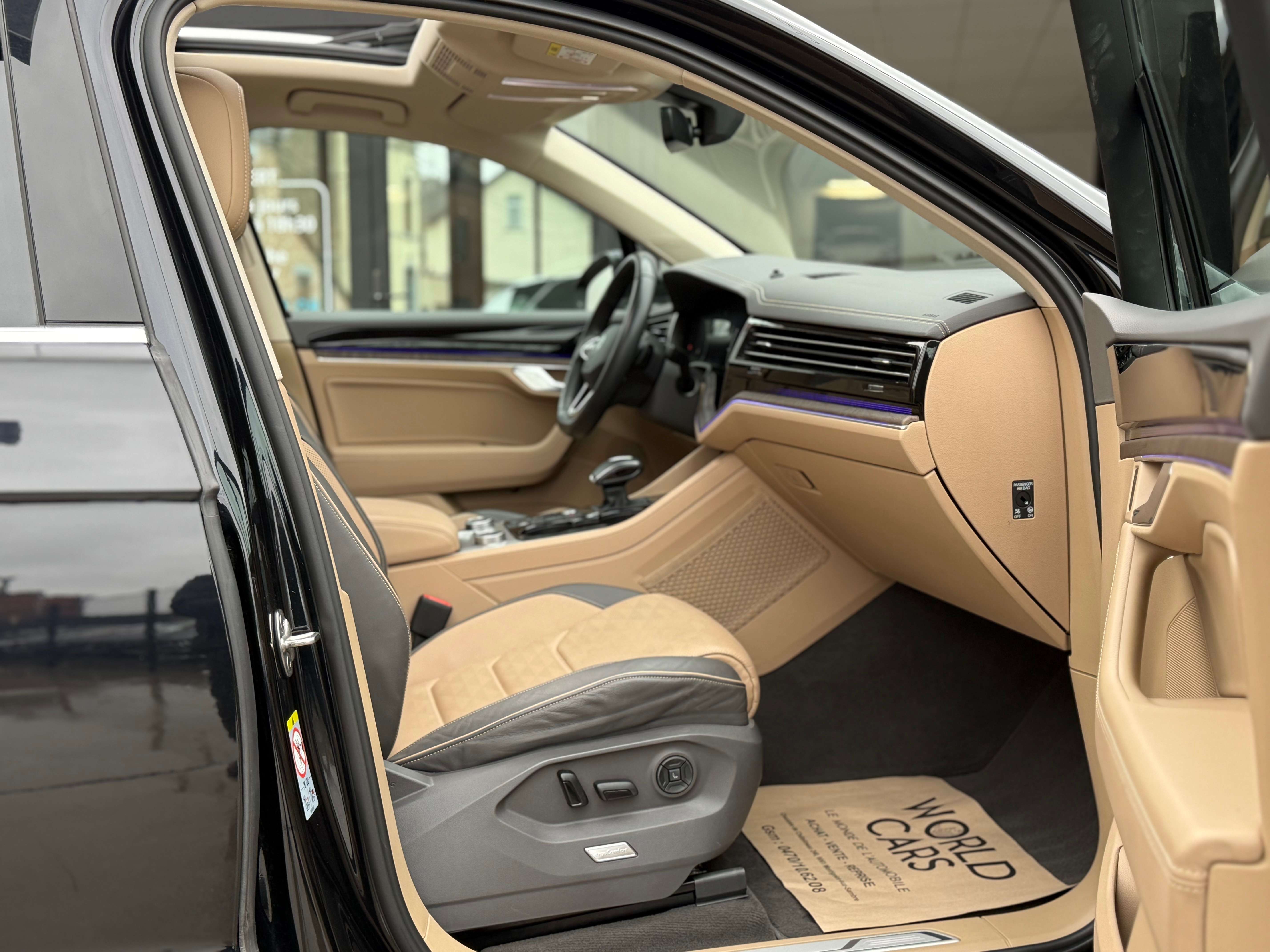 Volkswagen Touareg 3.0TDi V6 4MOTION PANO DISTRO PNEUMATIC CAM360°