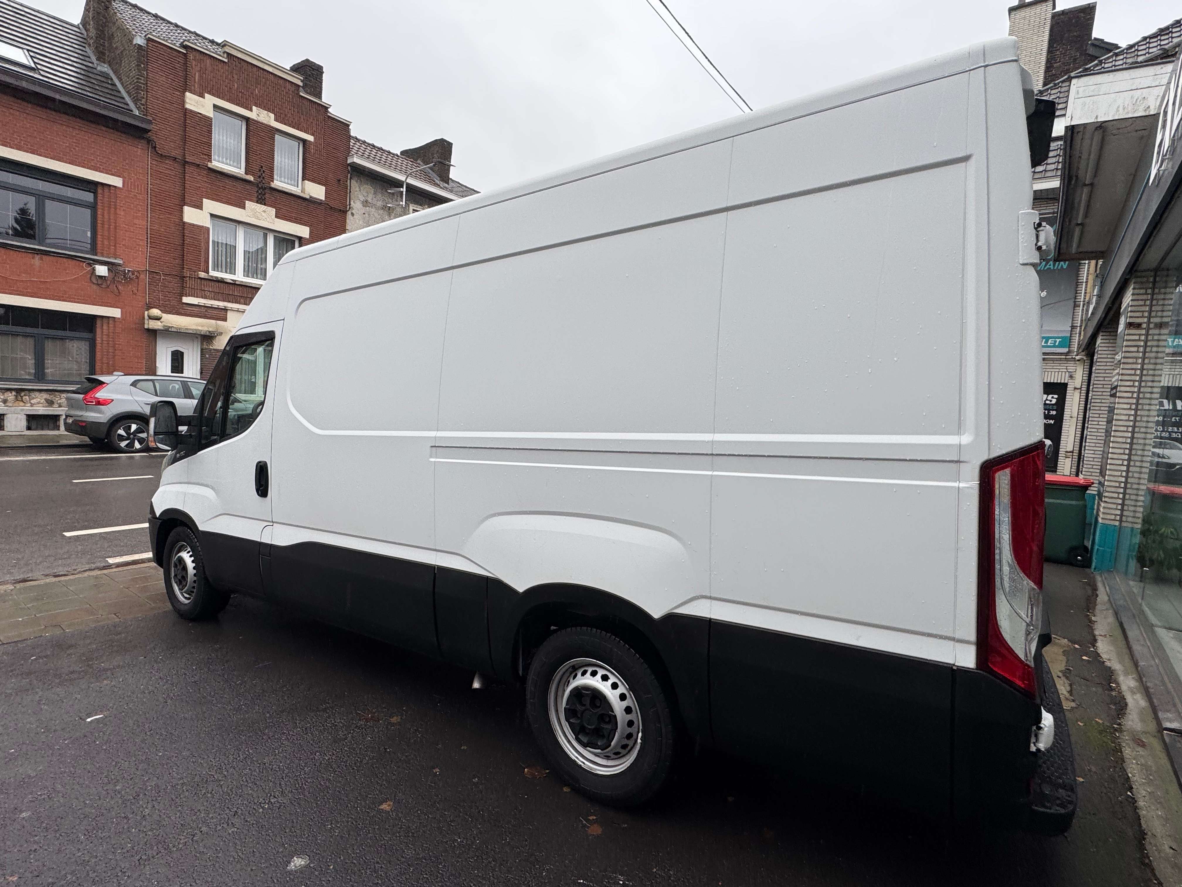 Iveco Daily 35C13SV 2.3 Turbo 3place Airco