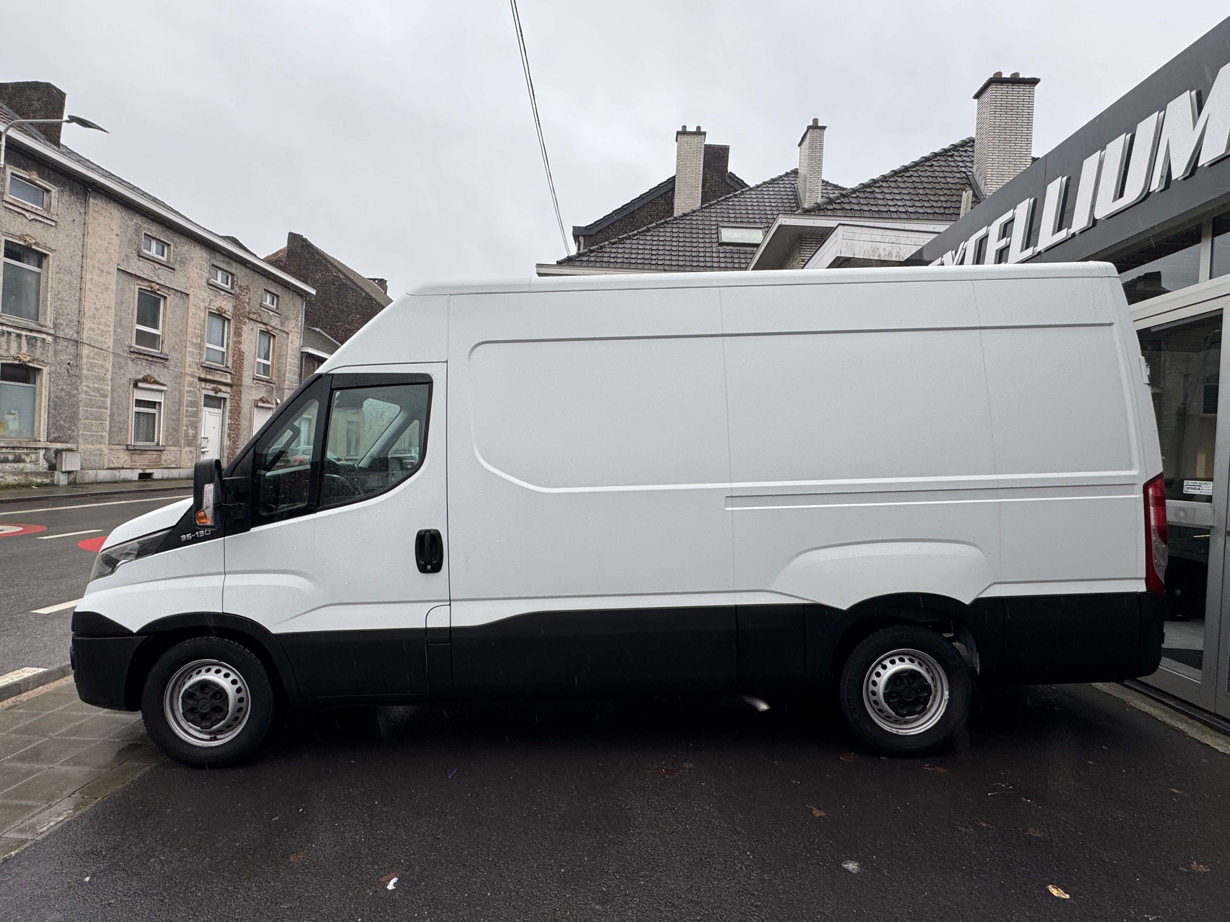 Iveco Daily 35C13SV 2.3 Turbo 3place Airco