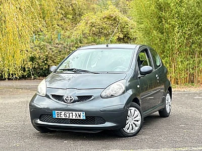 Toyota Aygo (2) 1.4 D CONFORT 3P