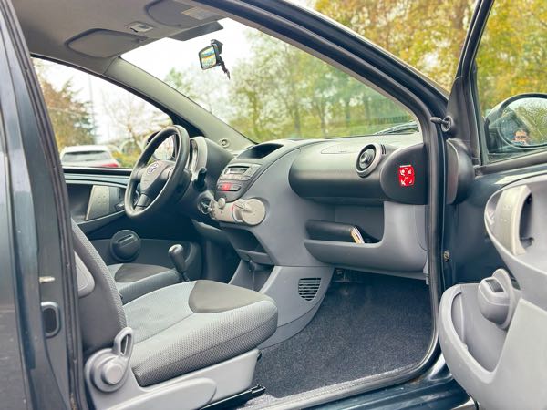 Toyota Aygo (2) 1.4 D CONFORT 3P