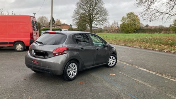 Peugeot 208 (2) 1.2 PURETECH 82 SIGNATURE 5P