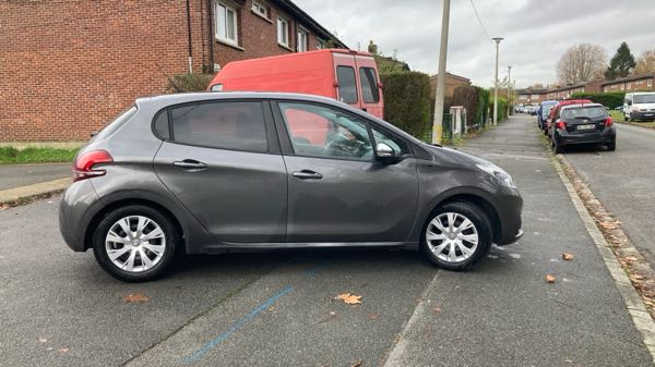 Peugeot 208 (2) 1.2 PURETECH 82 SIGNATURE 5P